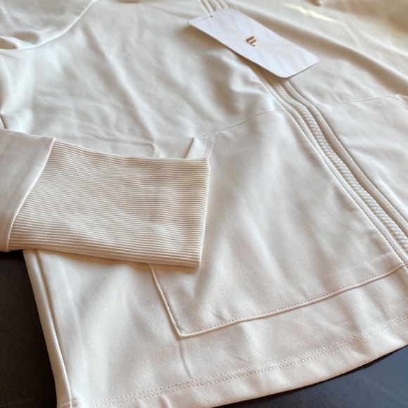 NWT Fabletics Bailey cropped pure luxe hoodie. - Picture 2 of 4